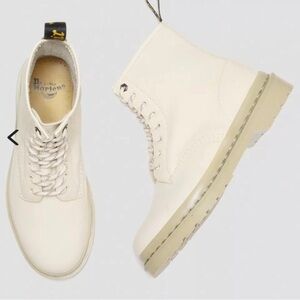 Dr Marten’s 1460 Parchment Beige Mono Milled Nubuck Leather Lace Up Boot size 11